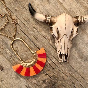 Large raffia pendant necklace